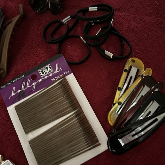 Assortment of new hair accessories 15 - Picture 3 of 4